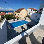 Ana * Preko